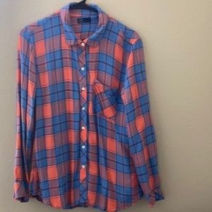 GAP Women’s Super Soft long-sleeve plaid top!